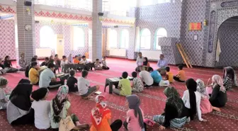 Diyarbakır'da Ergani Kaymakamı ve Belediye Başkanı Yaz Kur'an Kurslarında Öğrencilerle Buluştu