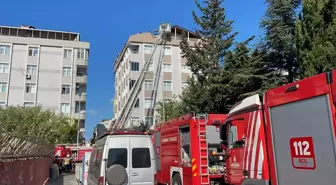 Küçükçekmece'de Ağabeyine Tuşlu Telefon Almayan Kişi Evini Ateşe Verdi