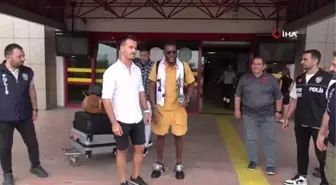Samsunspor'un yeni yıldızı Ntcham havalimanında karşılandı