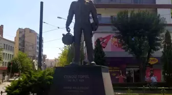 Şehit Pilot Yüzbaşı Cengiz Topel, Sosyal Medyada Anılıyor