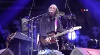 Türk Rock Müziğinin Efsane İsmi Erkin Koray Hayatını Kaybetti
