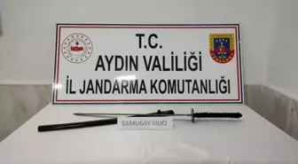 Aydın'da Jandarma Ekipleri Şüphe Üzerine Şahsın Üzerinde Samuray Kılıcı Ele Geçirdi