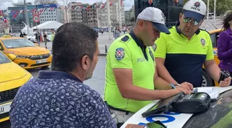 Taksim'deki uygulamada taksicilerle polis arasında ilginç diyalog