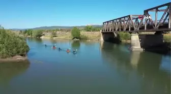 Milli sporcu olmak için Murat Nehri'nde kürek çekiyorlar