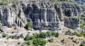 Bolu'nun Seben ilçesindeki Solaklar Kaya Yerleşimi turizmde yeni destinasyonlar oluşturuyor