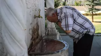 Sıcaktan kavrulan Sivas'ta 'Selanik' isimli yün içlik giyen vatandaş görenleri şaşırttı