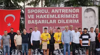 Gölcük Belediyesi Spor Kulüplerine Malzeme Desteği Sağladı