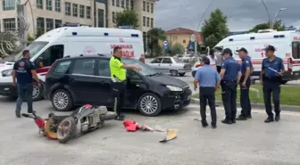 Tokat'ın Erbaa ilçesinde otomobil ile motosiklet çarpıştı, 2 kişi yaralandı