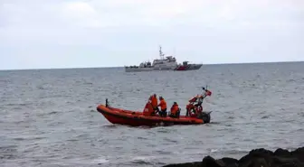 Trabzon'da Dalgalı Denizde Kaybolan Kişi İçin Arama Kurtarma Çalışmaları Sürüyor