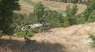 Uşak'ın Eşme ilçesinde şarampole devrilen otomobilin sürücüsü yaralandı