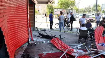 Aksaray'da otomobilin iş yeri kepengine çarpması sonucu bir kişi ağır yaralandı