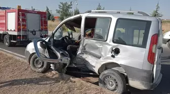 Malatya'da otomobille hafif ticari aracın çarpışması sonucu 3 kişi yaralandı