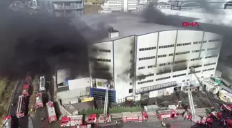 Arnavutköy'de cam fabrikasında çıkan yangın devam ediyor