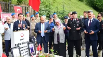 EREN BÜLBÜL, ŞAHADETİNİN 6'NCI YIL DÖNÜMÜNDE KABRİ BAŞINDA ANILDI