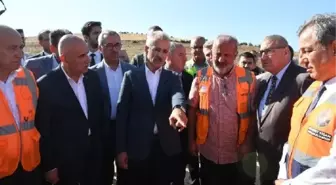 Ulaştırma Bakanı Abdulkadir Uraloğlu, Pazarcık çevre yolu şantiyesinde incelemelerde bulundu