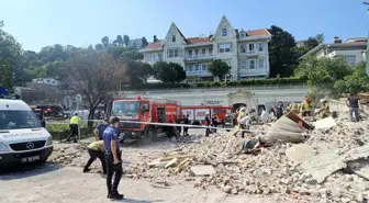 Beşiktaş'ta Restorasyon Halindeki Bina Çöktü, Bir Kişi Göçük Altında