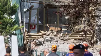 Beşiktaş'ta restorasyon halindeki ahşap binada çökme: 1 kişi göçük altında kaldı