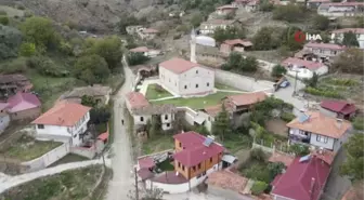 Amasya'daki Maden Camii'nde Hz. İsa ve havarilerinin figürleri