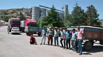 Yozgat'ta TMO Önünde Sıra Bekleyen Çiftçi: 'Gübreciye Borçluyum, Mazotçuya Borçluyum, Her Türlü Borçluyum. Ben Bütün Mal Varlığımı Satıyorum, Bu İşi...