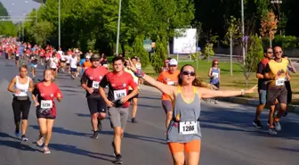 Ulusal ve Uluslararası Sporcuların Katıldığı 4. Uluslararası Eskişehir Yarı Maratonu Tamamlandı