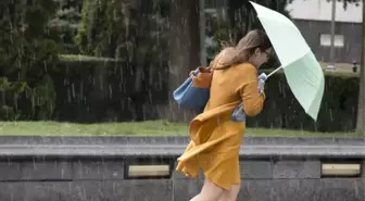 İstanbul'da Rüzgarlı Bir Pazar Sabahı