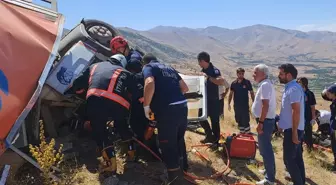 Malatya'da şarampole devrilen kamyon kazasında 2 ölü, 2 yaralı