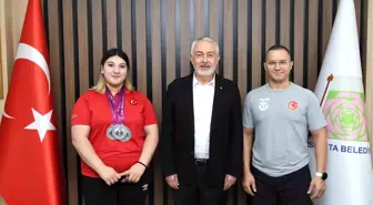 Isparta Belediyesi Spor Kulübü Halter Takımı Sporcusu Fatmagül Çevik, Avrupa Şampiyonasında 3 Gümüş Madalya Kazandı