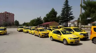 Burdur'da Taksiciler Akaryakıt Zamlarını Protesto Etti