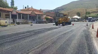 Kayseri Büyükşehir Belediyesi Kıskaçlı mevkiinde asfalt çalışması yaptı