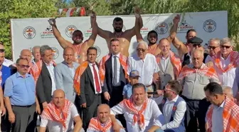 Fethiye Belediyespor Güreşçisi Ali Yanatma, Kale Davaz Yağlı Pehlivan Güreşleri'nde başpehlivan oldu