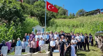 Şehit komiser Ahmet Çamur, Trabzon'daki kabri başında anıldı