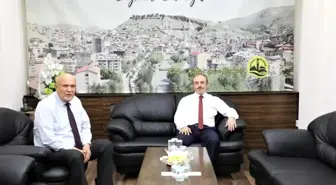 Vali Cüneyt Epcim, Bayburt Belediye Başkanı Hükmü Pekmezci'ye Veda Ziyaretinde Bulundu