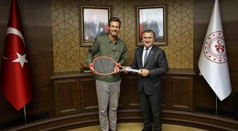 Gençlik ve Spor Bakanı Dr. Osman Aşkın Bak, dünya sıralamasında 4 numaraya yükselen Çek tenisçi Tomas Berdych ile bir araya geldi