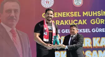 Taha Akgül Gençlere Karakucak Güreşi Yapmalarını Önerdi