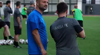 Manisa Futbol Kulübü Teknik Direktörü Osman Zeki Korkmaz: 'Manisalı Futbolseverleri Stada Bekliyoruz'