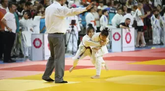 Sakarya'da düzenlenen 11. Uluslararası Valilik Kupası Judo Turnuvası başladı