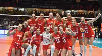 A Milli Kadın Voleybol Takımı İsveç'i 3-0 Yendi