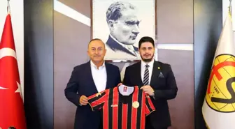 Mevlüt Çavuşoğlu, Eskişehirspor'u ziyaret etti