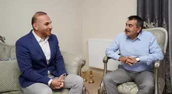 Milli Eğitim Bakanı Yusuf Tekin, öğretmen çiftin evine konuk oldu