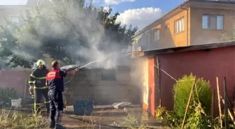 Erzincan'da odunlukta çıkan yangın itfaiye tarafından söndürüldü