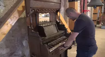 TOKAT'ta 153 Yıllık Körüklü Kilise Piyanosu Ziyaretçilerin İlgisini Çekiyor