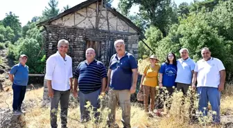 Antalya Muratpaşa Belediye Başkanı Ümit Uysal, çocukluk evini buldu