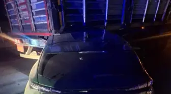 Malatya'da otomobil ile çekicinin karıştığı trafik kazasında 2 kişi yaralandı