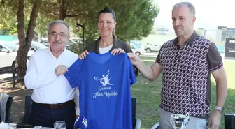 AK Parti Genel Başkan Yardımcısı Karaaslan, Samsun'da gençlerle tenis oynadı