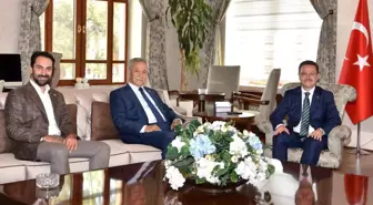 Bülent Arınç ve oğlu Manisa Valisi'ni ziyaret etti