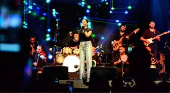 Ebru Yaşar... ŞİLE FESTİVALİ'NDE ÇOŞKULU KAPANIŞ KONSERİ!