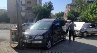 Adıyaman'da Hafif Ticari Araç ile Otomobil Çarpıştı: 1 Yaralı