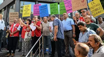 Kadıköy Belediyesi işçileri maaşlarda iyileştirme talebiyle iş bıraktı