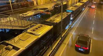 Üsküdar'da Metrobüs Arızası Nedeniyle Trafik Yoğunluğu Oluştu