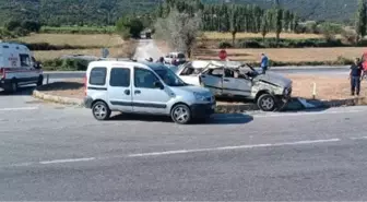 Amasya'da Lastiği Patlayan Otomobilin Kaza Yapması Sonucu 5 Kişi Yaralandı